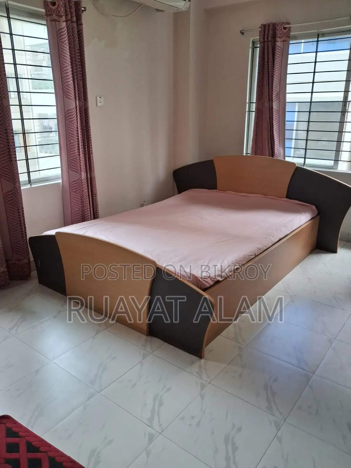 বিছানা এবং তোশক বিক্রয়ের জন্য