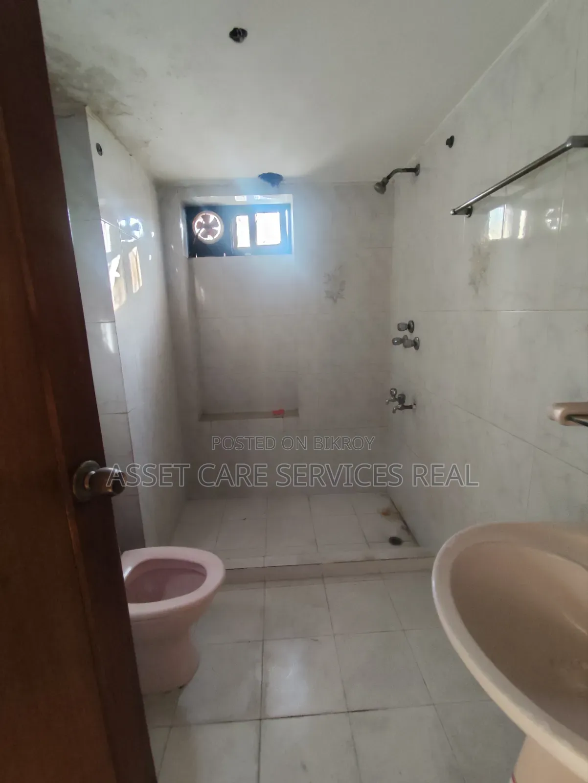2200-SQFT Office Space Rent Baridhara Diplomatic Zone