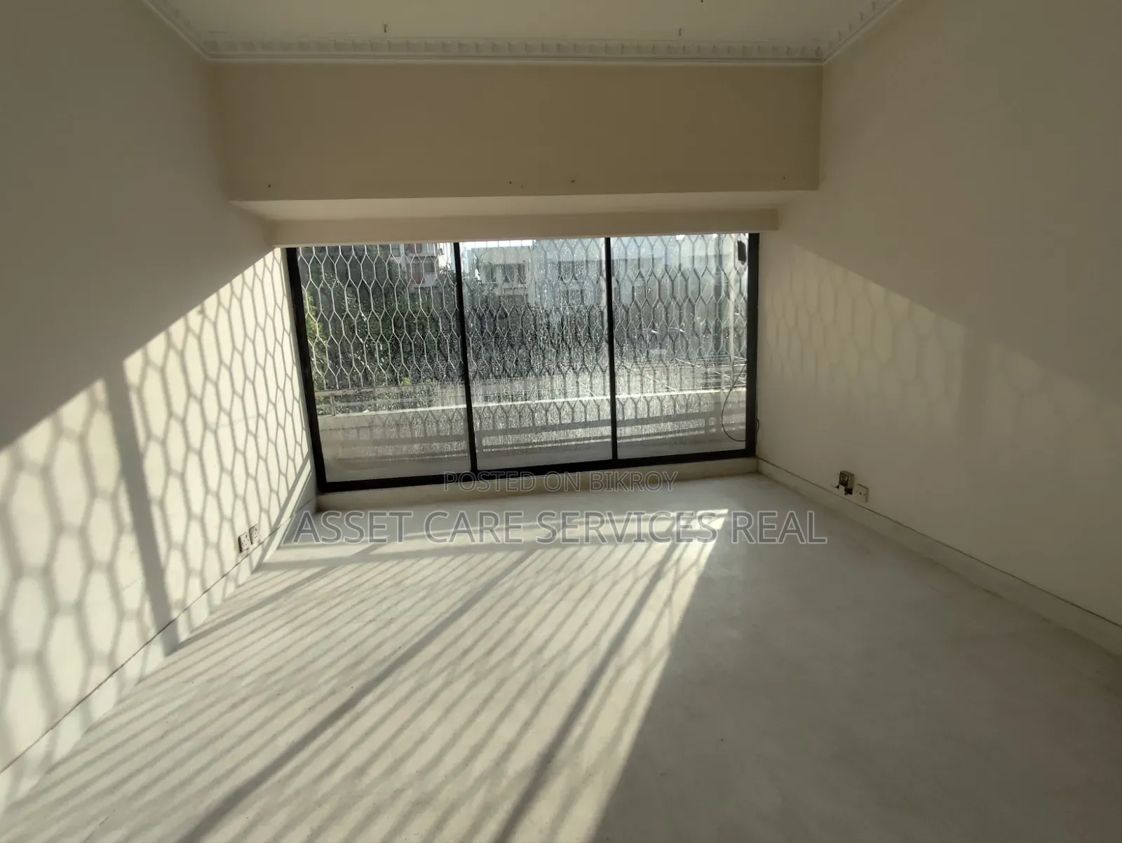 2200-SQFT Office Space Rent Baridhara Diplomatic Zone