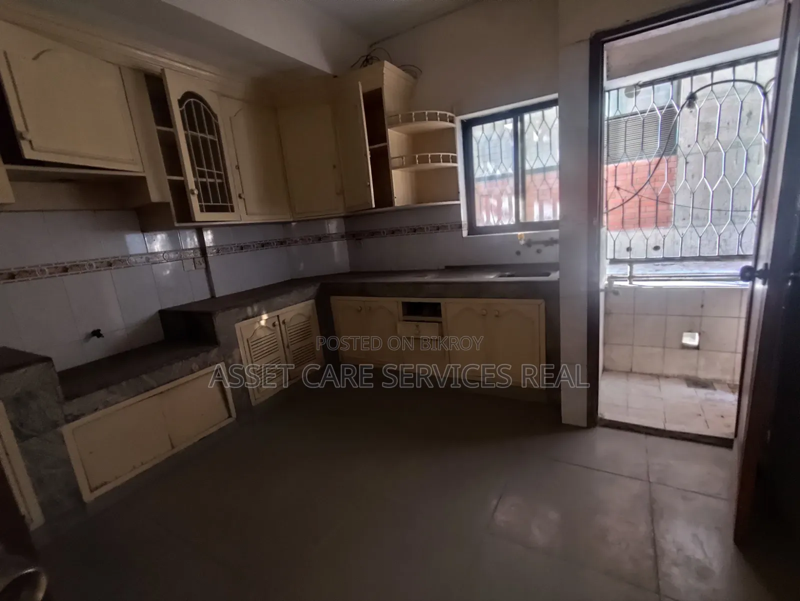 2200-SQFT Office Space Rent Baridhara Diplomatic Zone