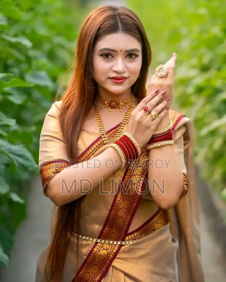 প্রিমিয়াম নকশি পাইর শাড়ি