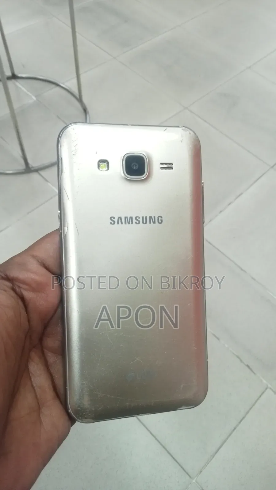 Samsung Galaxy J5 8 GB Gold