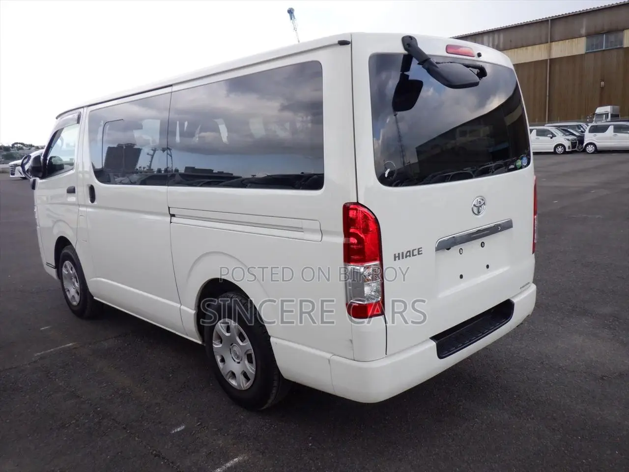 Toyota HiAce 2021 White