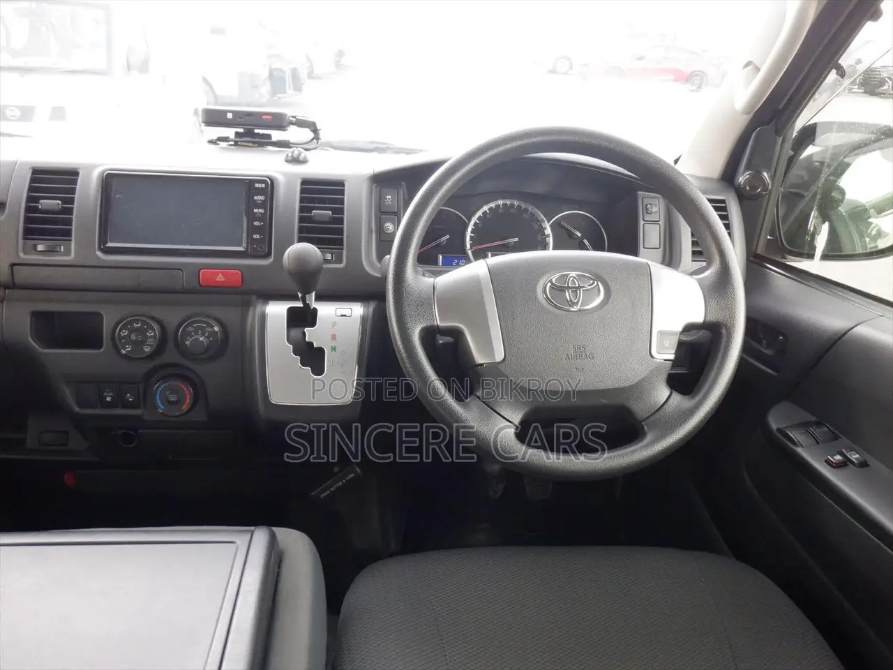 Toyota HiAce 2021 White