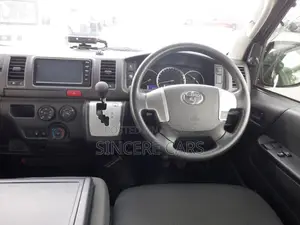 Toyota HiAce 2021 White