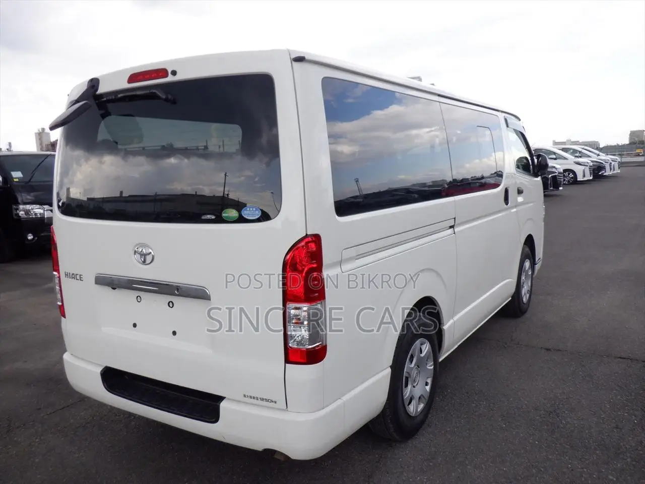 Toyota HiAce 2021 White