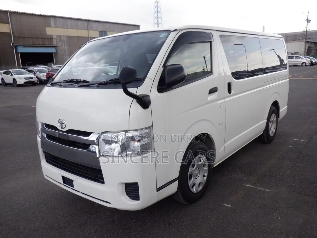 Toyota HiAce 2021 White