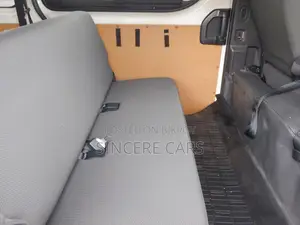 Toyota HiAce 2021 White