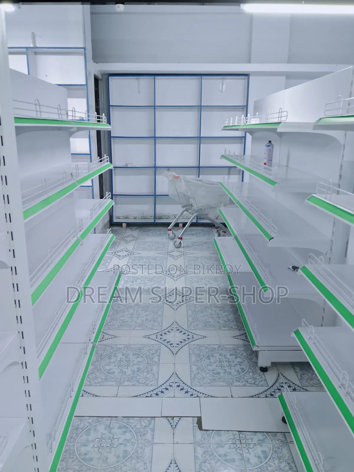 Premium Wall Gondola – Luxury Retail Display Rack