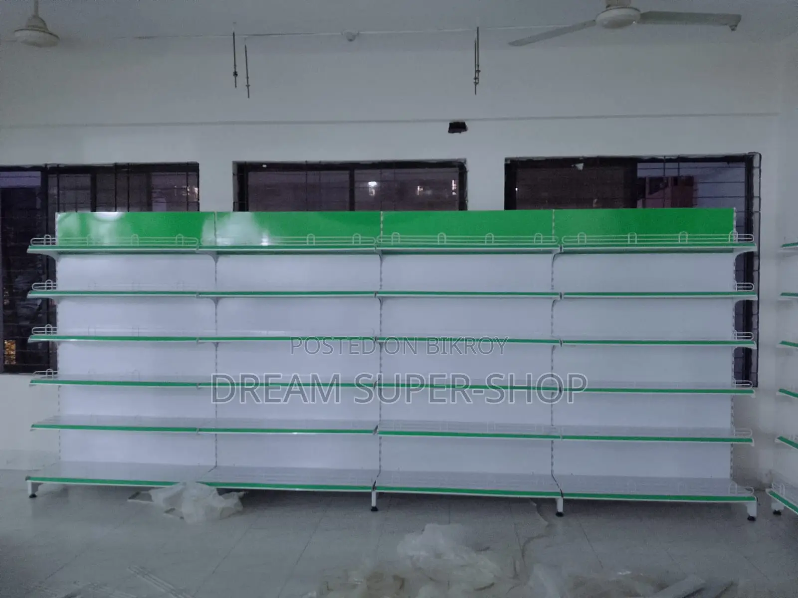 Premium Wall Gondola – Luxury Retail Display Rack