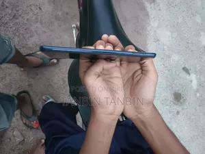 Vivo V9 64 GB Blue