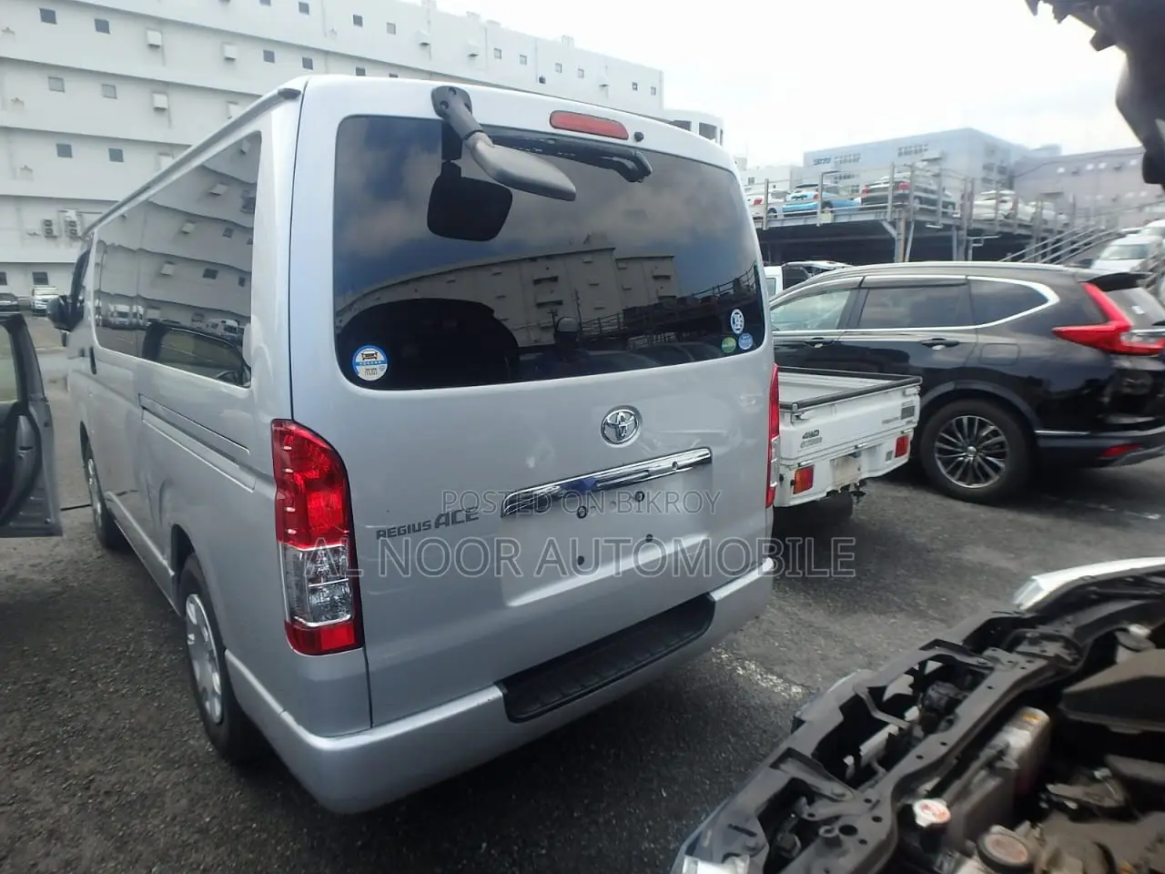 Toyota HiAce 2021 Silver