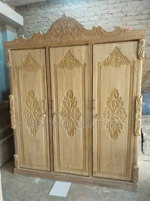 আধুনিক মডেলের সেগুন কাঠের আলমারি