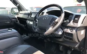 টয়োটা হাইএস ২০২১ সাদা