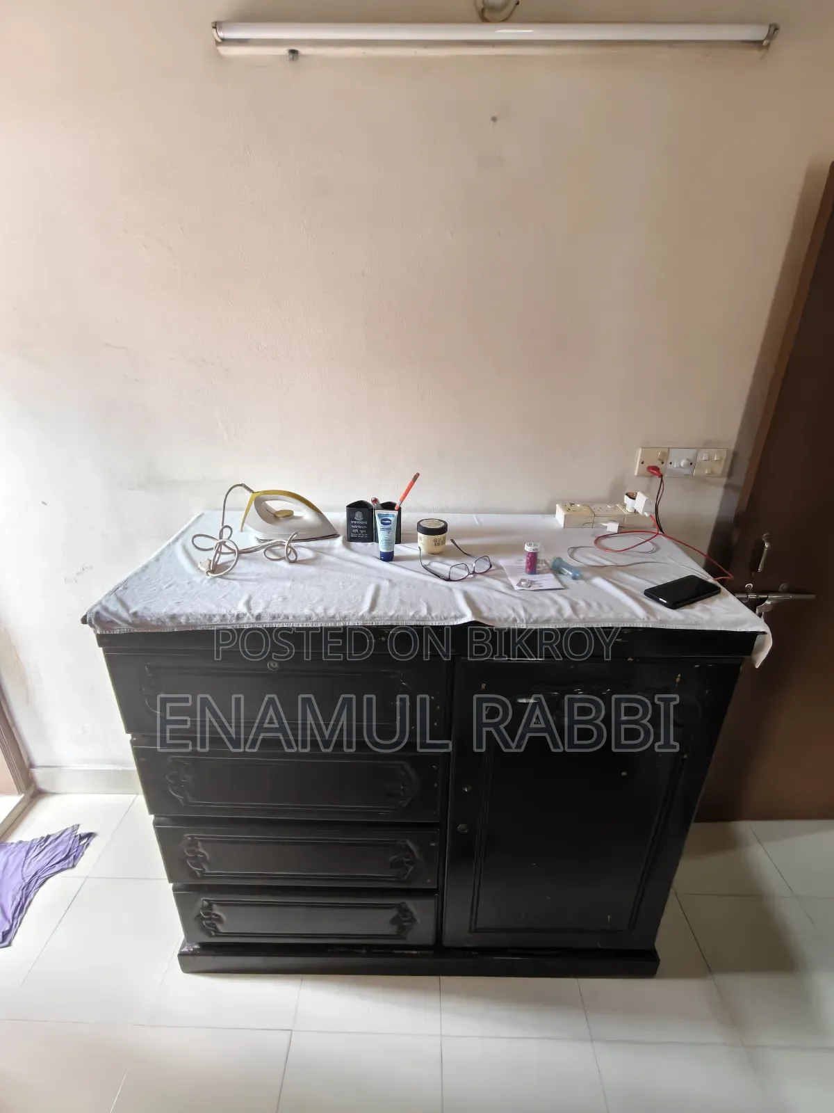 Wardrobe (Price Negotiable)