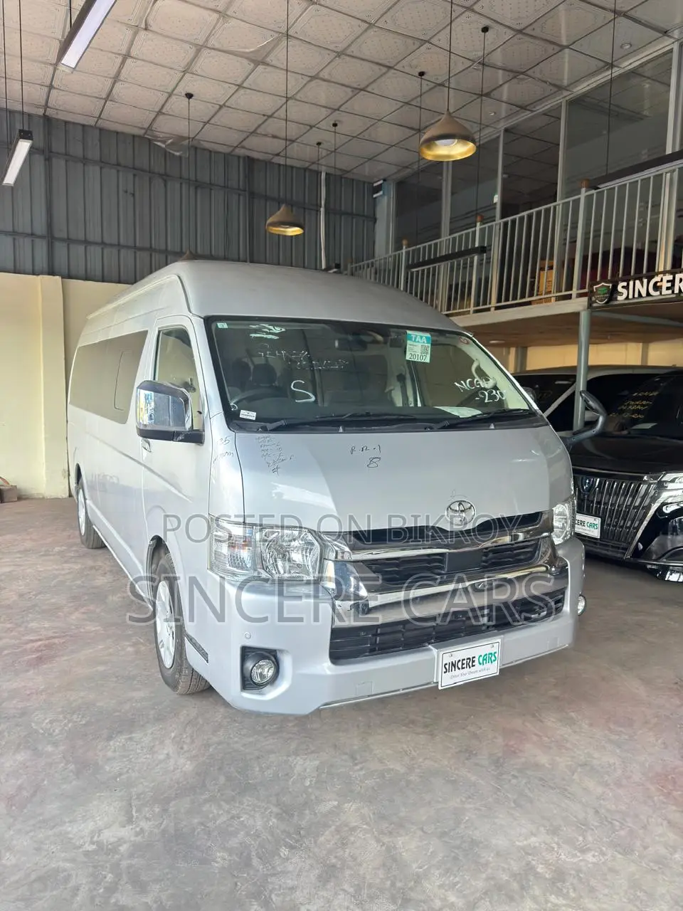 Toyota HiAce 2021 Silver