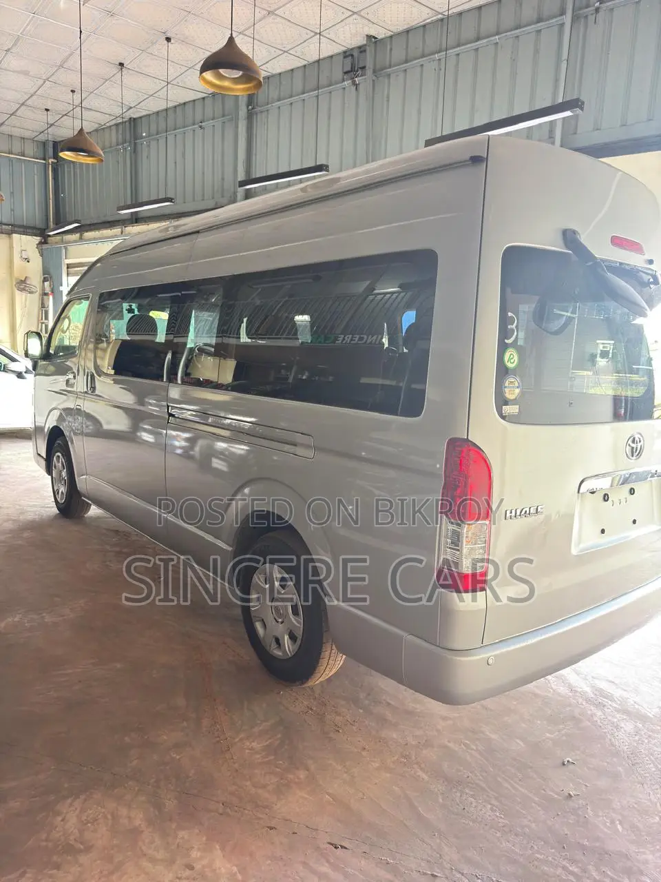 Toyota HiAce 2021 Silver