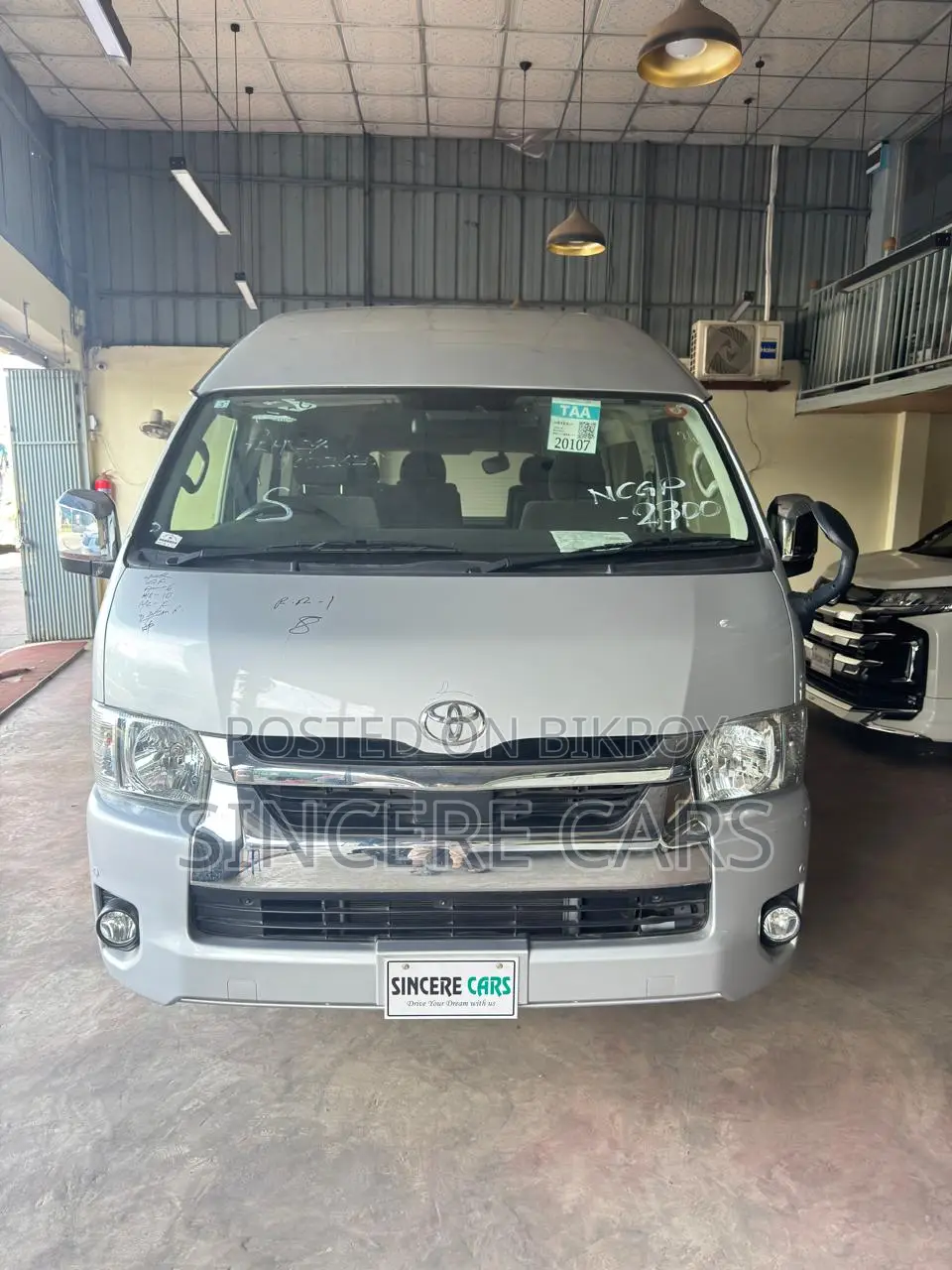 Toyota HiAce 2021 Silver