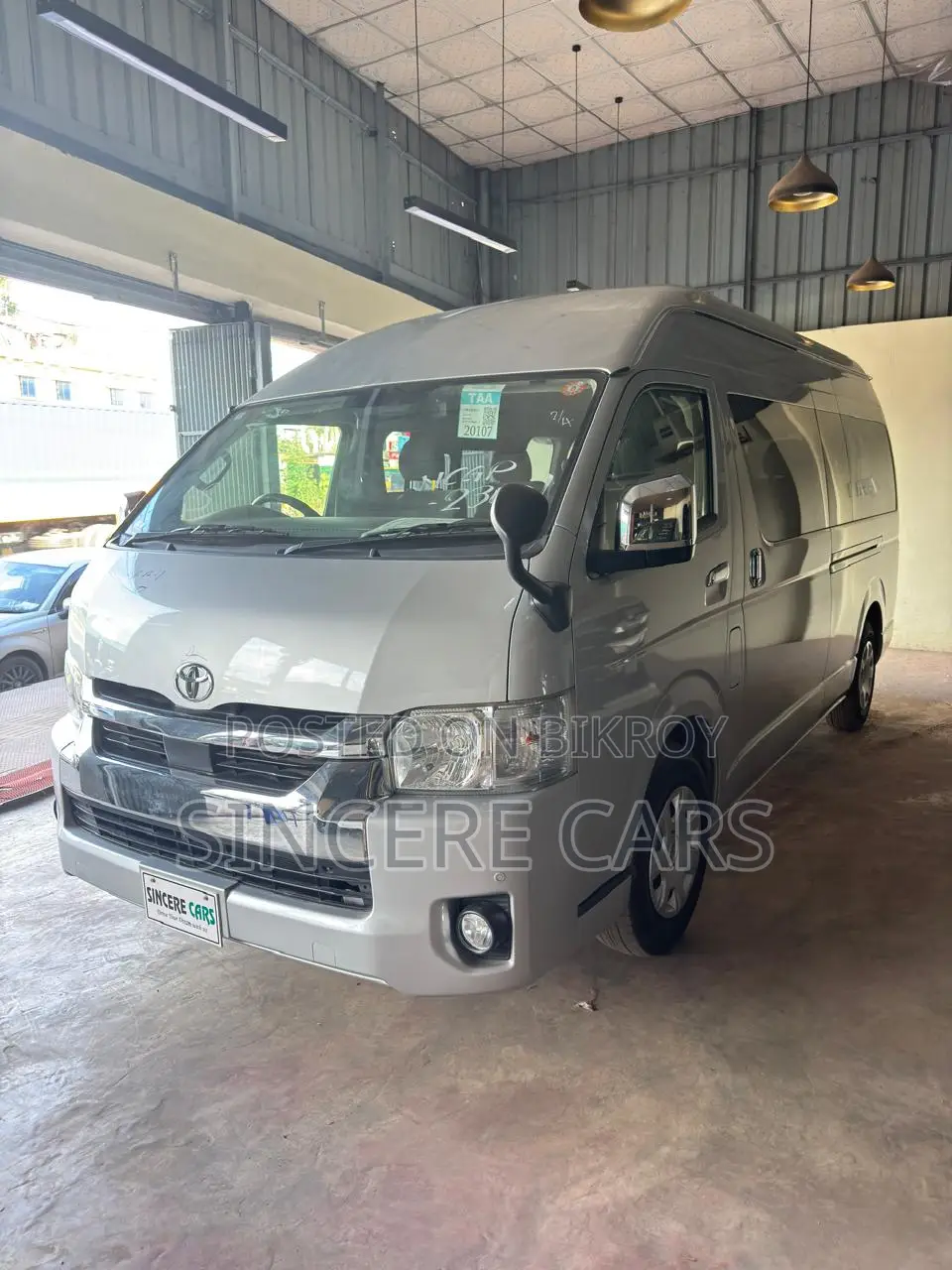 Toyota HiAce 2021 Silver