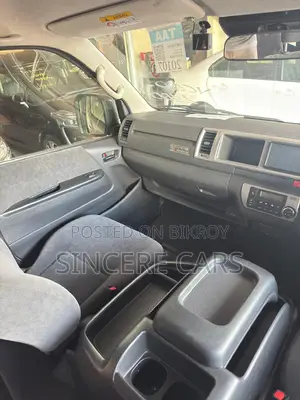 Toyota HiAce 2021 Silver