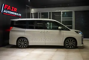 Toyota Noah 2022 Pearl