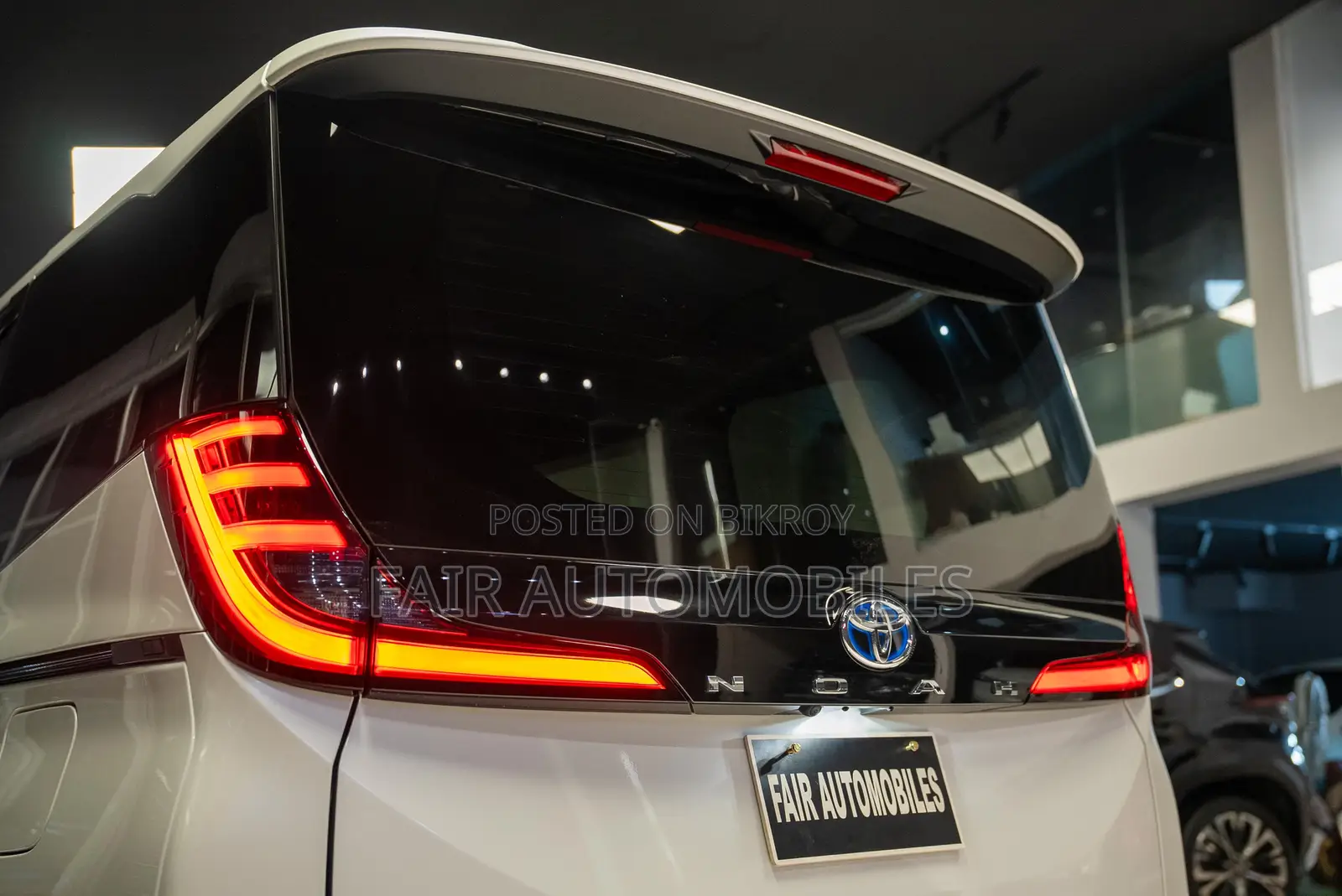 Toyota Noah 2022 Pearl