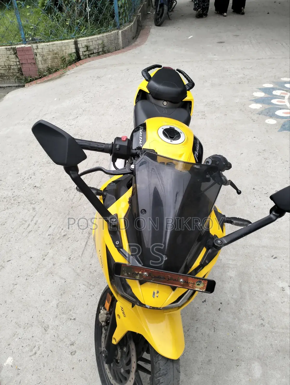 হিরো কারিজমা এক্সএমআর ২১০ ২০২৪ হলুদ