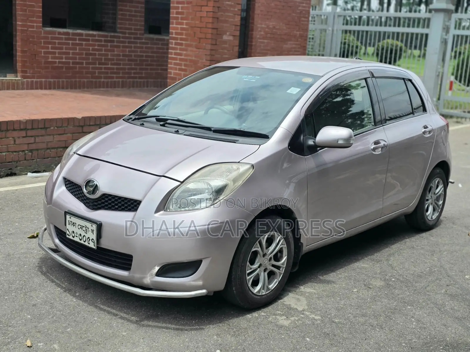 Toyota Vitz 2010 Pink