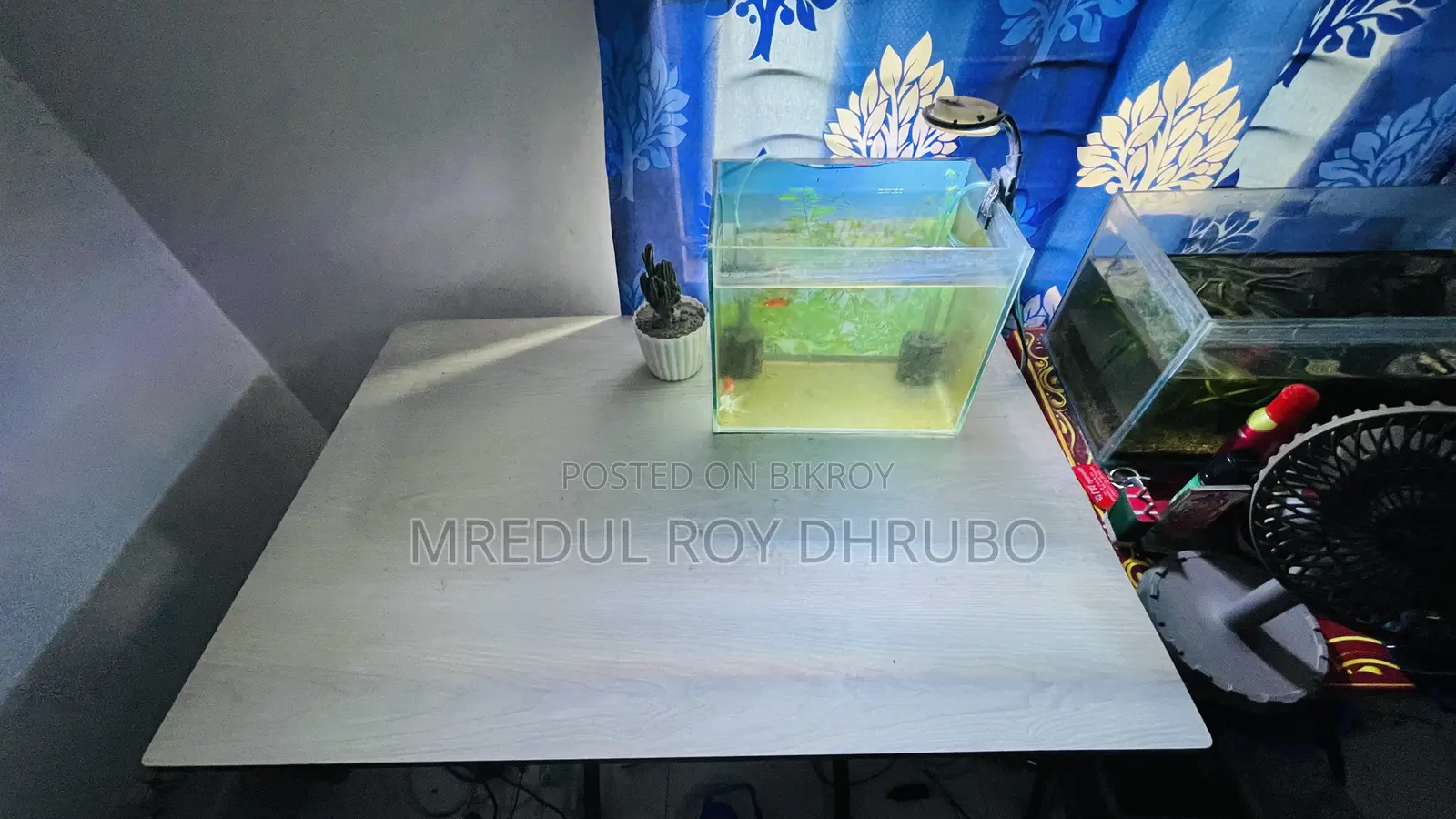 টেবিল শুধুমাত্র টেবিলটি বিক্রি হবে