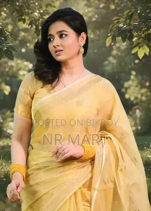 Elegant Semi-Muslin Saree (with matching blouse piece)