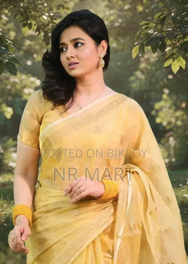 Elegant Semi-Muslin Saree (with matching blouse piece)
