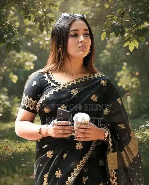 Elegant Semi-Muslin Saree (with matching blouse piece)