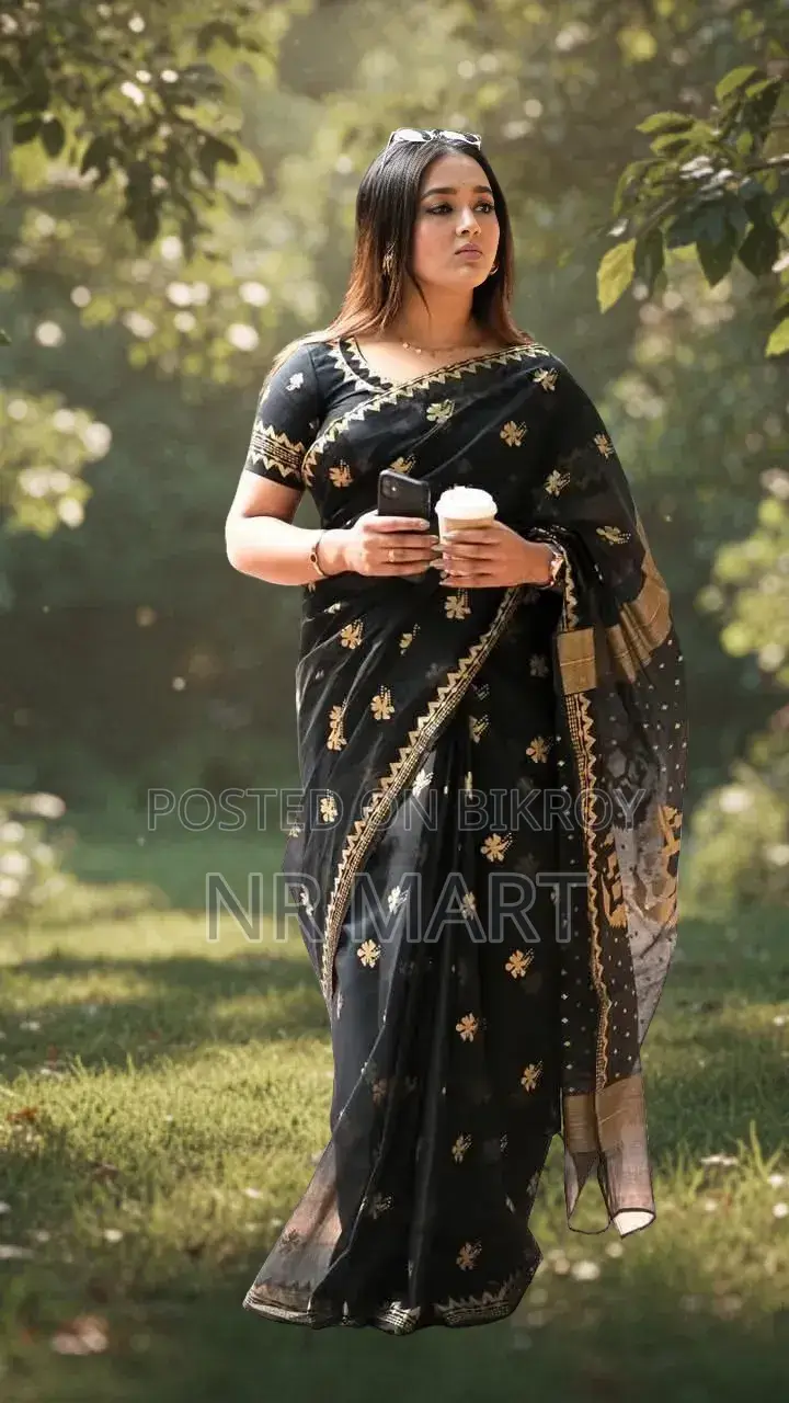 Elegant Semi-Muslin Saree (with matching blouse piece)