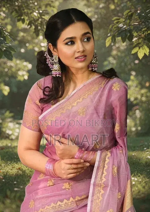 Elegant Semi-Muslin Saree (with matching blouse piece)