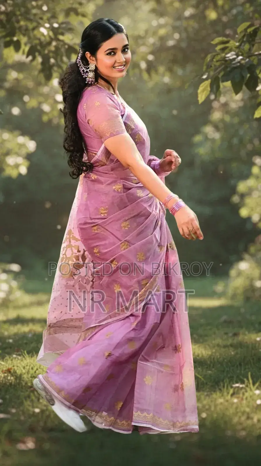 Elegant Semi-Muslin Saree (with matching blouse piece)