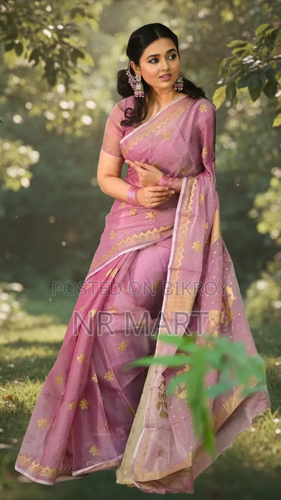 Elegant Semi-Muslin Saree (with matching blouse piece)