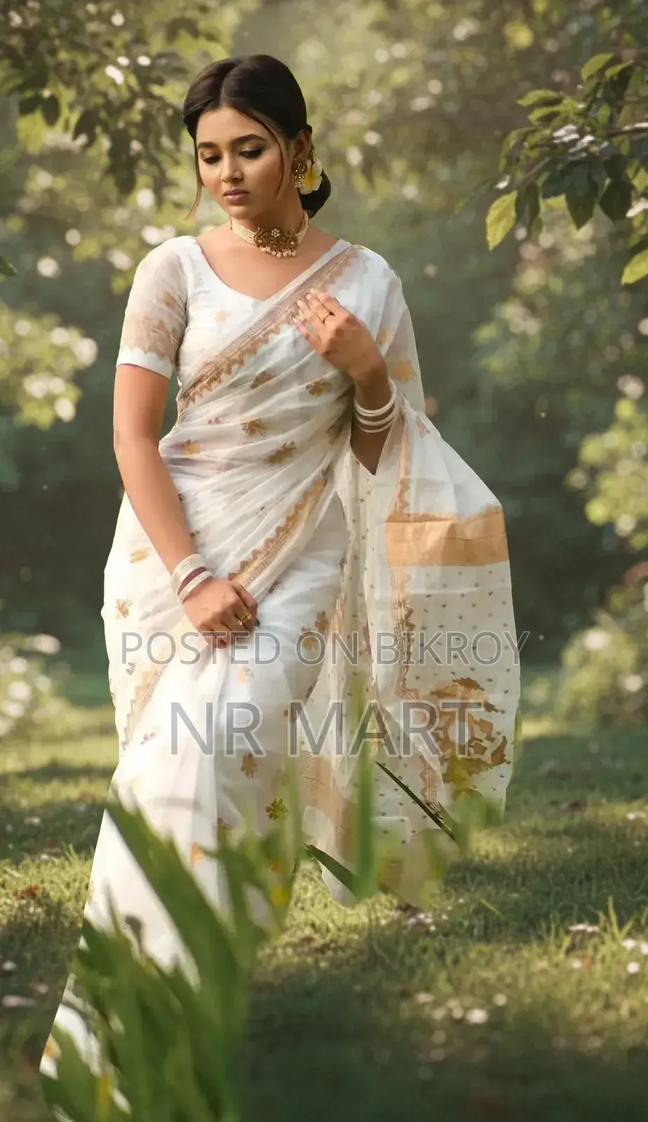 Elegant Semi-Muslin Saree (with matching blouse piece)