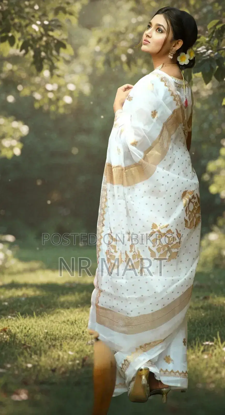Elegant Semi-Muslin Saree (with matching blouse piece)