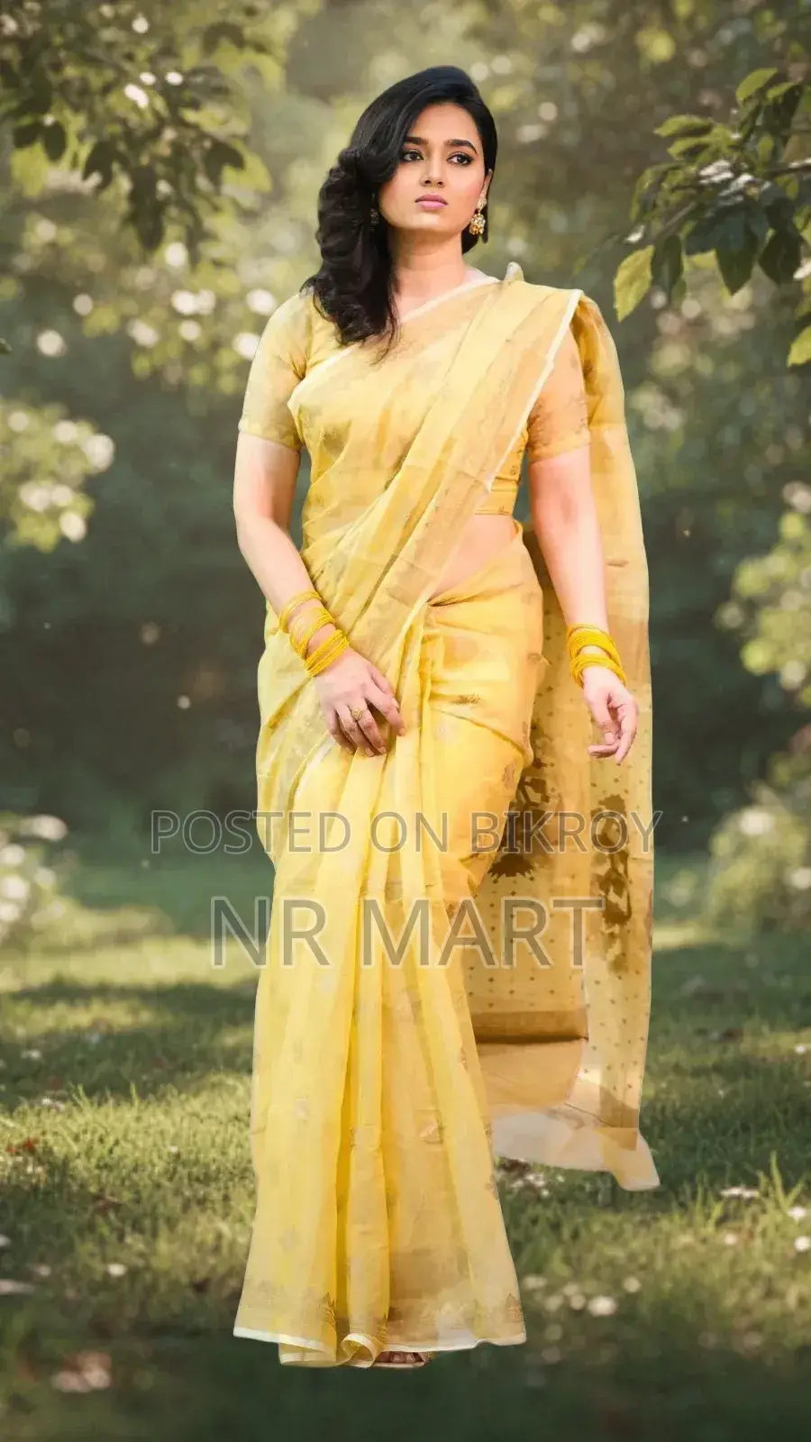 Elegant Semi-Muslin Saree (with matching blouse piece)