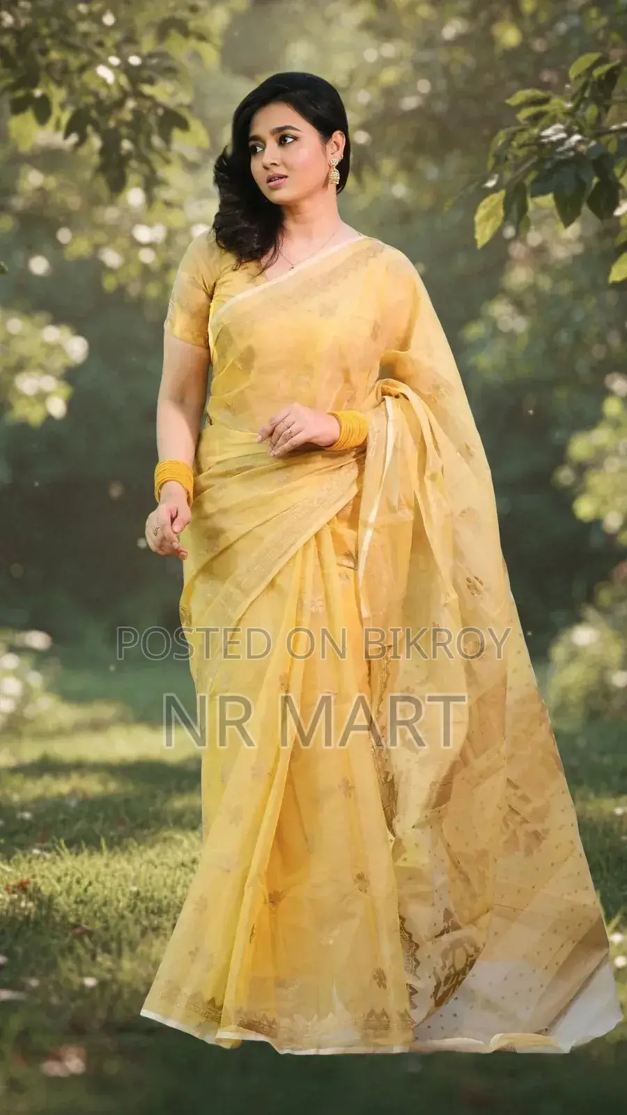 Elegant Semi-Muslin Saree (with matching blouse piece)