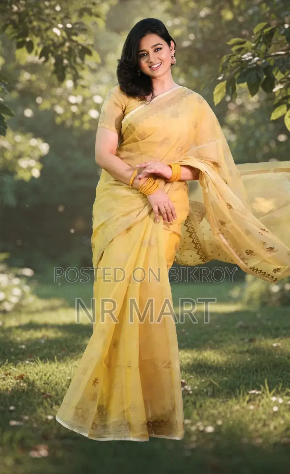 Elegant Semi-Muslin Saree (with matching blouse piece)