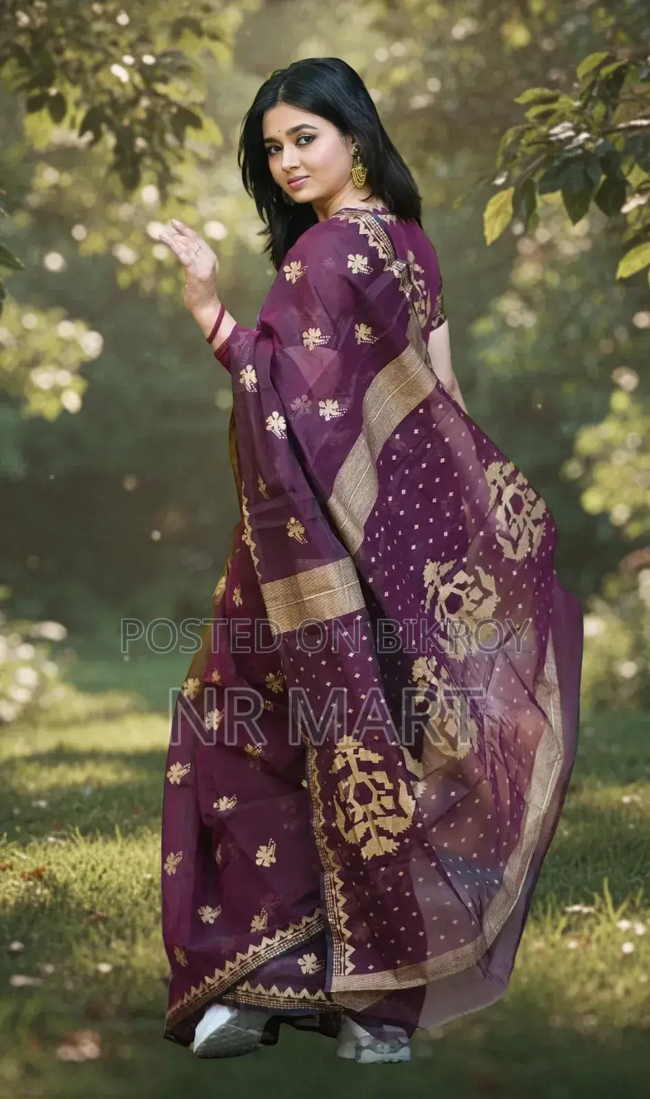 Elegant Semi-Muslin Saree (with matching blouse piece)