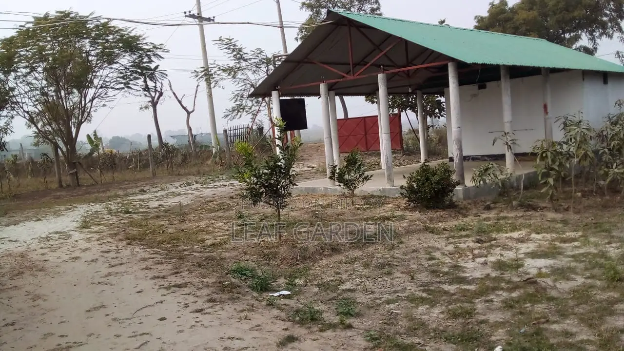 ফার্ম করার স্থাপনাসহ জমি বিক্রয়