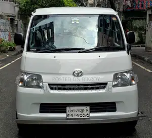 Toyota Noah 2017 White