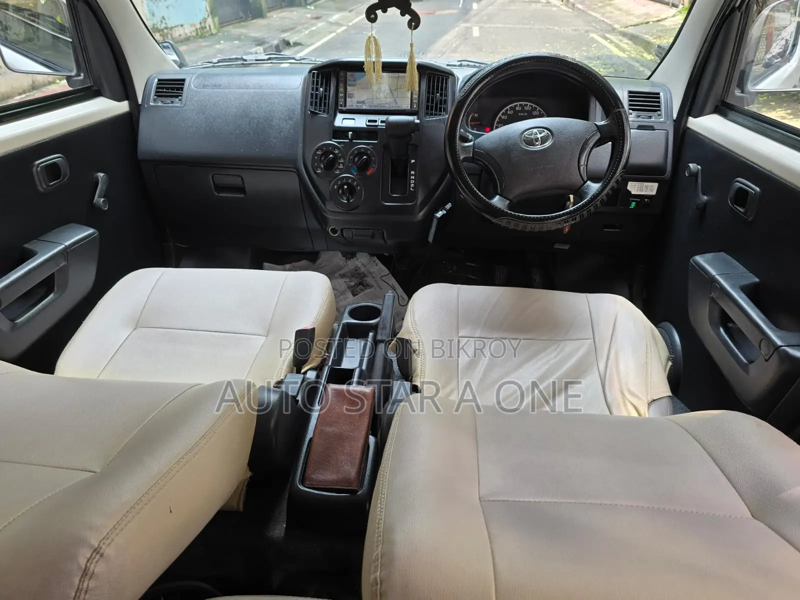 Toyota Noah 2017 White