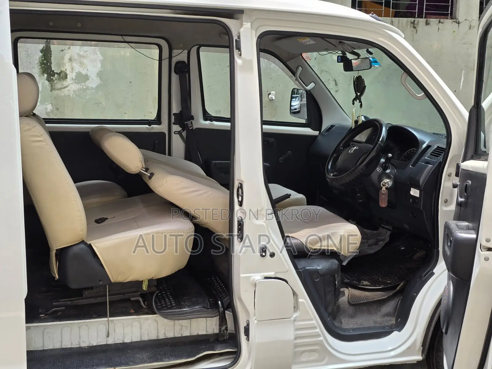 Toyota Noah 2017 White