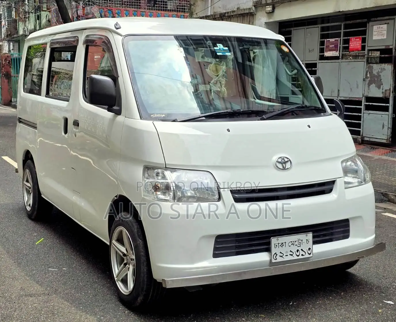 Toyota Noah 2017 White