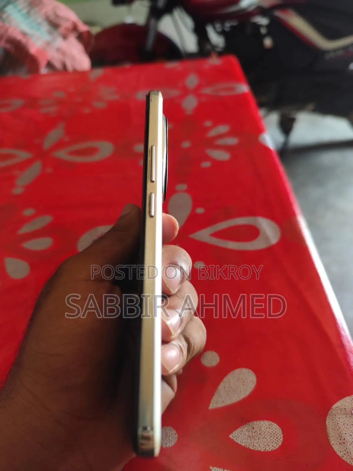 অনার ২০০ ২৫৬ জিবি হোয়াইট