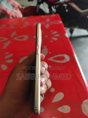 অনার ২০০ ২৫৬ জিবি হোয়াইট