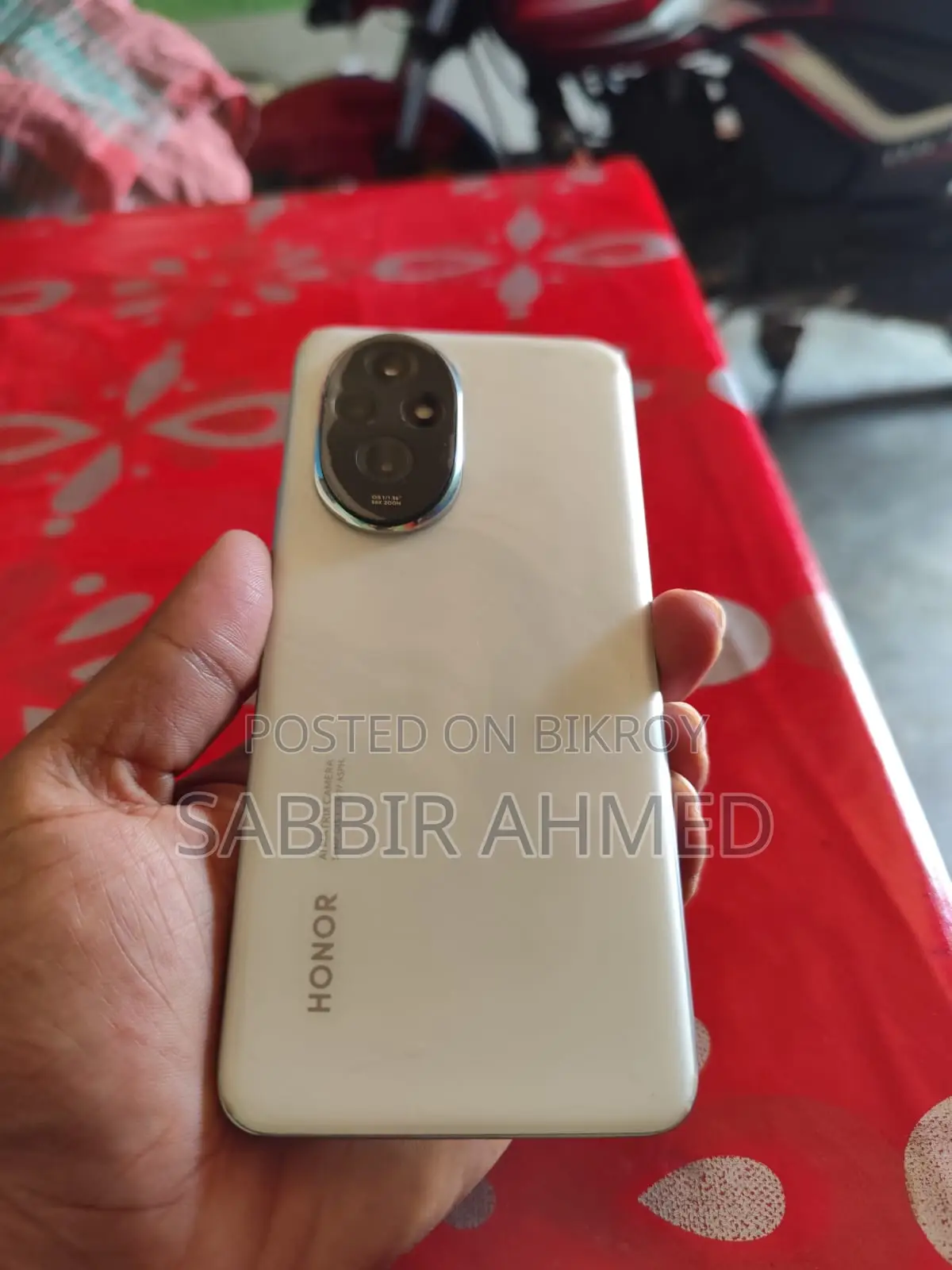 অনার ২০০ ২৫৬ জিবি হোয়াইট